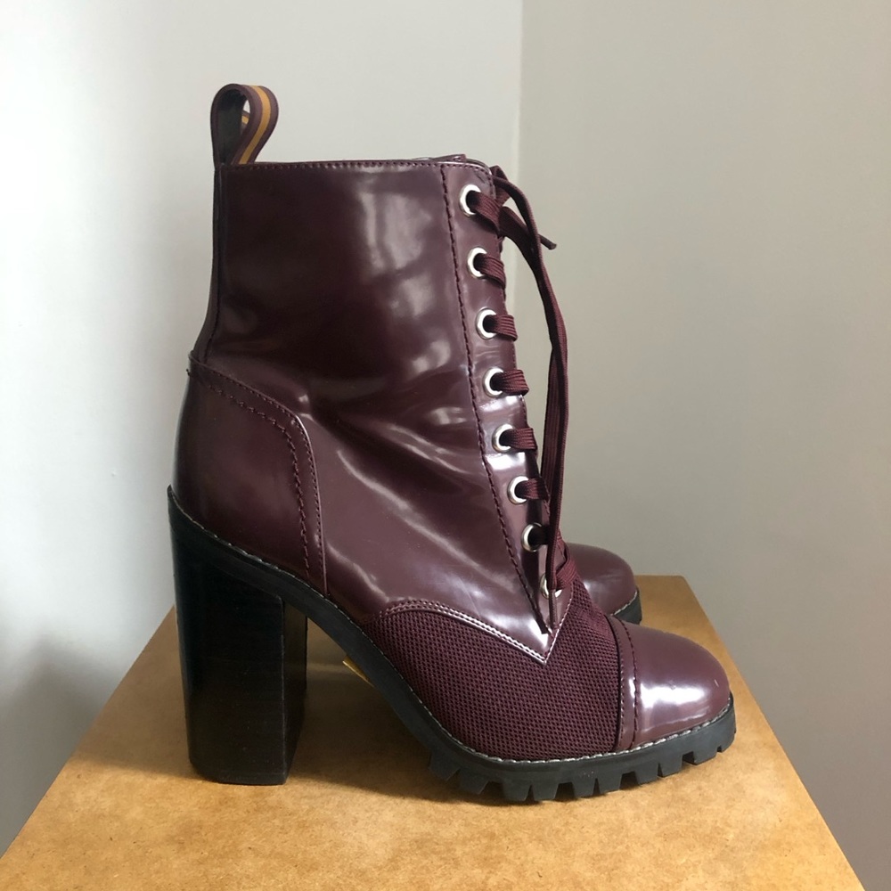 Maroon BCBGeneration heeled lace up boots w/ zipper closure size US 9
